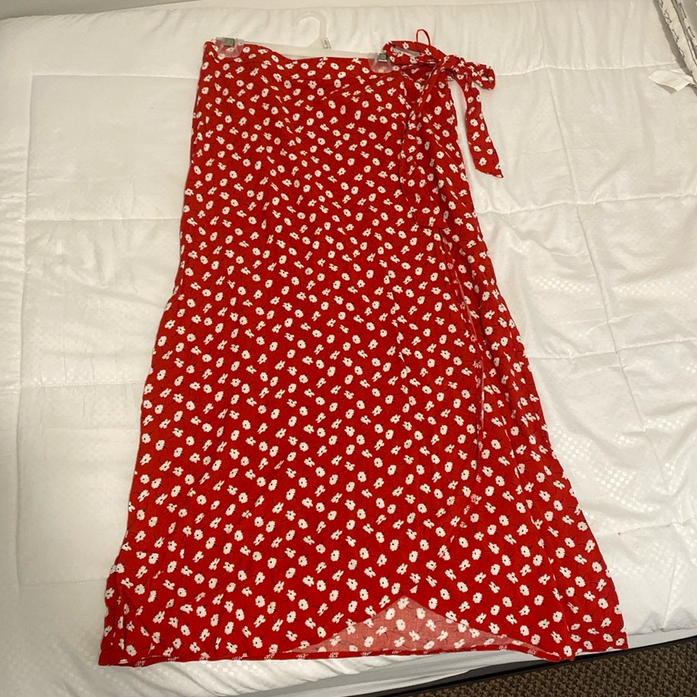 New Look red and white floral wrap skirt